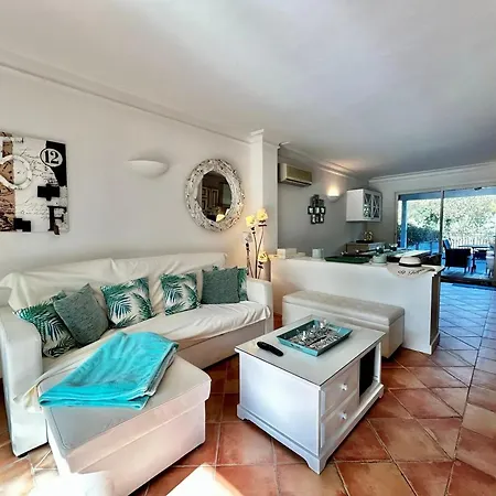Maison Charmante A + Piscine Holiday home Cogolin