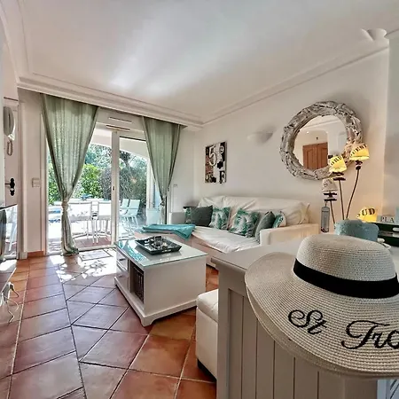 Holiday home Maison Charmante A + Piscine